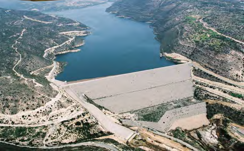 ολοκληρωμένος γεωδαιτικός σταθμός TCR303 της εταιρείας Leica ακρίβειας ±10 cc στις γωνιομετρήσεις και ±2mm±2ppm στις μετρήσεις μηκών με ανακλαστήρα, ενώ στη μέτρηση του μήκους χωρίς τη χρήση