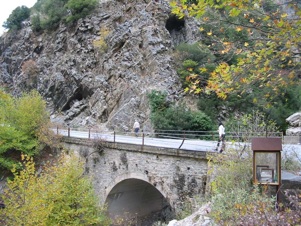 2 η θέση: Η ενότητα των