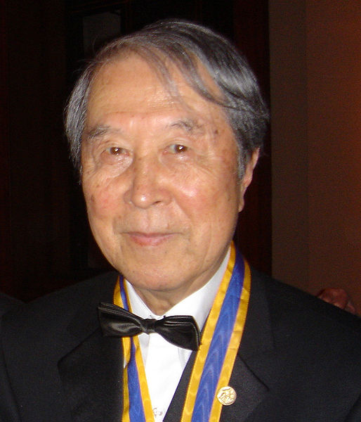 Yoichiro Nambu ako taký 1921: Narodený v Tokiu (Japonsko). 1950: Profesor na Osaka City University. (mal vtedy 29 rokov).