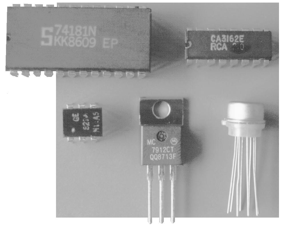 ELEKTONSK ELEMENT N VEZJA Debeloplastno integrirano vezje (angl. thick-film) se razlikuje od tankoplastnih po tem, da so elementi na podlago natiskani.