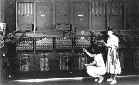 Ιστορικό εξέλιξης υπολογιστών (1930-1950) Εμφάνιση των ηλεκτρονικών υπολογιστών 1939. ABC (Atanasoff Berry Computer). Έλυνε συστήματα γραμμικών εξισώσεων 1939. Ζ1 (Konrad Zuse).