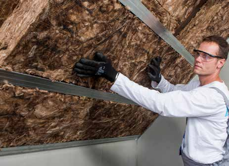 Úvod Obsah šikmé strechy Úvod 2 Zatepľovanie šikmých striech s materiálmi Knauf Insulation 3 Riešenie zateplenia medzi a pod krokvami 4 Zateplenie medzi a pod krokvami so vzduchotesnou a parotesnou