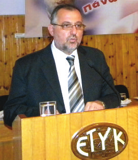 ΣΤΕΛΙΟΣ ΣΤΥΛΙΑΝΟΥ ΠΡΟΕΔΡΟΣ ΤΥ-ΕΤΥΚ Το ταμείο μας είναι ένα αλληλοβοηθητικό ταμείο, στηρίζεται στις αρχές της αλληλεγγύης και με βάση τις αποφάσεις της Παγκύπριας Συνέλευσης δίδει προτεραιότητα στους