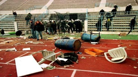 -33- Κρίση θεσμών και αξιών Ελλιπής κοινωνικοποίηση του ατόμου Εμπορευματοποίηση του αθλητισμού Στημένα παιχνίδια Ο τύπος του αθλητισμού επαγγελματικός, ερασιτεχνικός- Ο ρόλος των ΜΜΕ καλλιέργεια