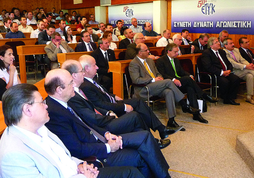 ότι τα δύσκολα τα έχουµε ήδη αντιµετωπίσει και πολλά άλλα. Αντίθετα µε αυτούς, πολλοί άλλοι σοφοί της διαχείρισης της παγκόσµιας οικονοµίας, ισχυρίζονται ότι τα δύσκολα έπονται.