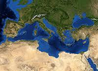 Μεσόγειος Θάλασσα Ως Μεσόγειος είναι γνωστή από τα αρχαιότατα χρόνια μεγάλη κλειστή θάλασσα, που βρίσκεται ανάμεσα σε τρεις ηπείρους την Ευρώπη, την Ασία και την Αφρική.