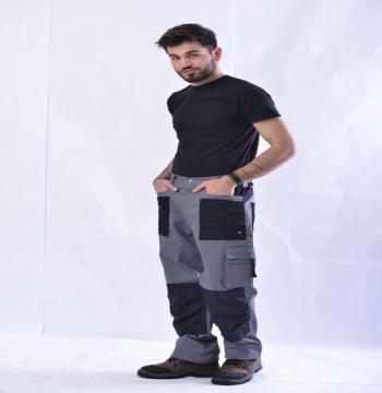 Παντελόνι STRETCH γκρι Παντελόνι STRETCH από 100% βαμβακερό ύφασμα σε χρώμα γκρι με μαύρες λεπτομέρειες.