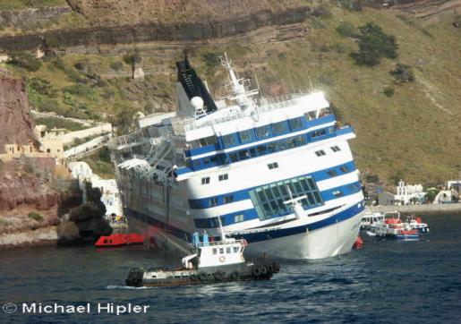 Εκτός όμως από το ιδιωτικό κόστος που έστω και προσεγγιστικά είναι εύκολο να υπολογιστεί υπάρχει και το κοινωνικό κόστος και επιβαρύνει την κοινωνία και όχι την εταιρεία.