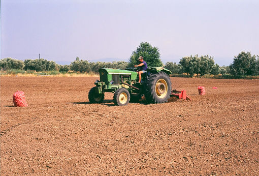 Τάσεις της σύγχρονης γεωργίας Τα αγροτικά συστήµατα µε διάφορες ήπιες βελτιωτικές πρακτικές έχουν διατηρηθεί και υποστηρίξει 300 γενεές ανθρώπων για περίπου 7.