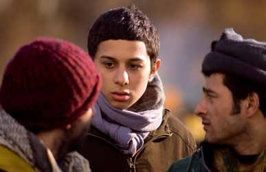 8/2/2010 Welcome (2009) WELCOME Σκηνοθεσία: Φιλίπ Λιορέ Σενάριο: Ολιβιέ Αντάμ και Εμανουέλ Κουρσόλ Ηθοποιοί: Βενσάν Λιντόν, Φιράτ Αϊβερντί, Οντρέ Ντανά, Ντέρια Αϊβερντί, Τιερί Γκοντάρ, Σελίμ Αγκούλ
