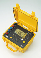 Control şi siguranţă electrică Microohmmetre > Metoda de măsurare cu 4 fire > Curent de testare până la 10 A > Rezoluţie 1 μω 53 50 V CAT III C.A 6240 şi C.