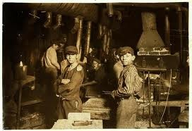 Από το 19ο αιώνα, σε Ευρώπη και Αμερική, η εργασία αγοριών και