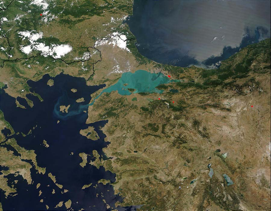 Εικ.25. Δορυφορική απεικόνιση του Βορείου Αιγαίου, όπου φαίνεται και η πορεία των υδάτων από τα Δαρδανέλια.