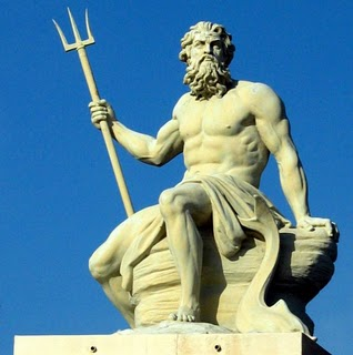 Ποσειδώνας Μέση απόσταση από τον Ήλιο: 4,5 δισεκατομμύρια km Απόσταση από τη Γη: Ελάχιστη: 4,31 δισεκατομμύρια km Μέγιστη: 4,68 δισεκατομμύρια km Μάζα: 17,2 φορές της γήινης Διάμετρος: 49.