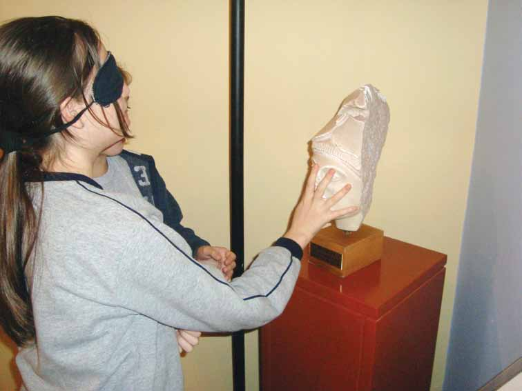 Επίσκεψη στο Μουσείο Αφής Το Μουσείο Αφής θα επισκεφτούν μαθητές και μαθήτριες της Ε