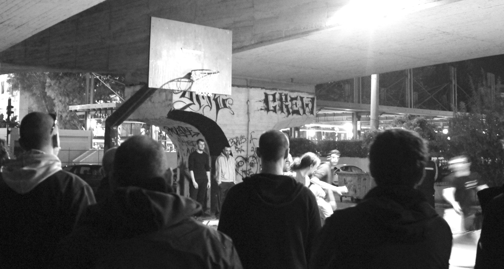 3 on 3 basket tournament + hip hop set under the bridge > Μοσχάτο > Δεκέμβρης 16 > από τους boavista (hip hop team) Στο BOAVISTA είμαστε αντιφασίστες/στριες, αράζουμε σε πάρκα και πλατείες, τα λέμε.