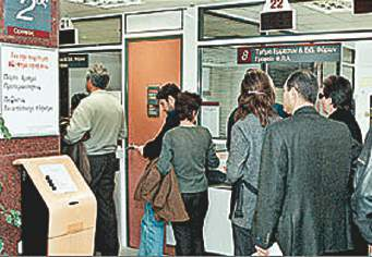 4. Αν ο Περικλής έφθανε στην Αθήνα σήμερα, πώς θα χαρακτήριζε τον σύγχρονο Ελληνα πολίτη; Οι φωτογραφίες που ακολουθούν θα σας βοηθήσουν.