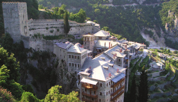 Ιερά Μονή Σίμωνος Πέτρας: Το μοναστήρι της Σιμωνόπετρας είναι το τολμηρότερο αρχιτεκτόνημα του Αγίου Όρους. Βρίσκεται στη Ν.Δ. πλευρά της αθωνικής χερσονήσου σε απόκρημνο βράχο, ύψους 250 μ.