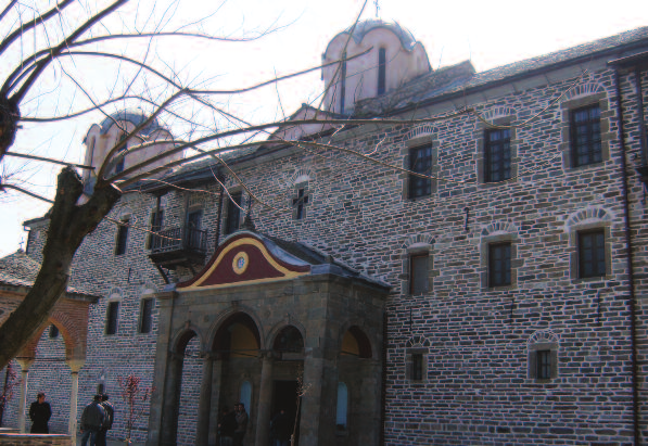 Η Ιερά Μονή Διονυσίου είναι χτισμένη στη Ν.Δ. πλευρά της Χερσονήσου του Άθω και χρονολογείται από τα μέσα περίπου του 14ου αι. (1370-1374).