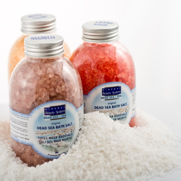 AROMATICKÉ KÚPEĽOVÉ SOLI Kúpeľové soli z Mŕtveho mora s esenciálnymi olejmi Tieto prírodné kryštály obsahujú mimoriadne vysoký podiel minerálov z Mŕtveho mora.