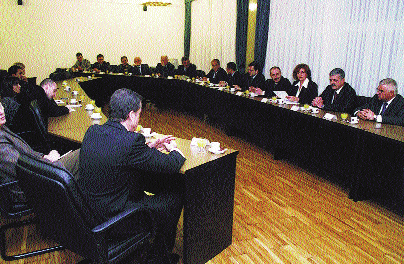 MORH Vojno-tehniËka suradnja s Republikom Francuskom Prvi offset program Rij eë je o proj ek tu opre man ja OS RH mo der nom ra dio ko mu ni ka cij skom opre mom tak - ti Ë ko-ope ra tiv ne ra zi ne,