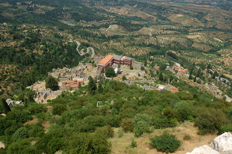 Τα κάστρα Στην κορυφή ενός πρόβουνου του Ταϋγέτου, λίγα χιλιόμετρα ΒΔ της Λακεδαίμονος, όπως ονομαζόταν η Σπάρτη στα βυζαντινά χρόνια, το κάστρο του Μυστρά ή Μυζηθρά ιδρύθηκε το 1249 από τον Φράγκο
