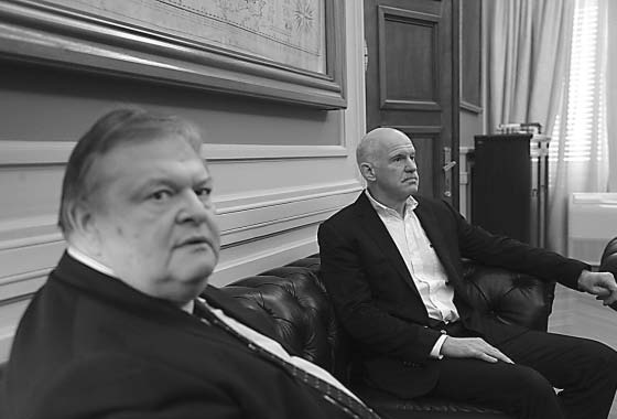μαύροι έφηβοι με μεγάλο στρόφιγγεςμαύρο λεσβιακό πάρτι στην πισίνα