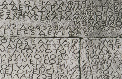 Οι διάλεκτοι της Αρχαίας Ελληνικής Η Αρχαία Ελληνική παρουσιάζει ποικιλία διαλέκτων. Από τον 4ο αι. π.χ. άρχισε να επικρατεί η Αττική, που διαμορφώθηκε στην Αθήνα, έφτασε σε υψηλό βαθμό καλλιέργειας με τα κείμενα του 5ου και του 4ου αι.