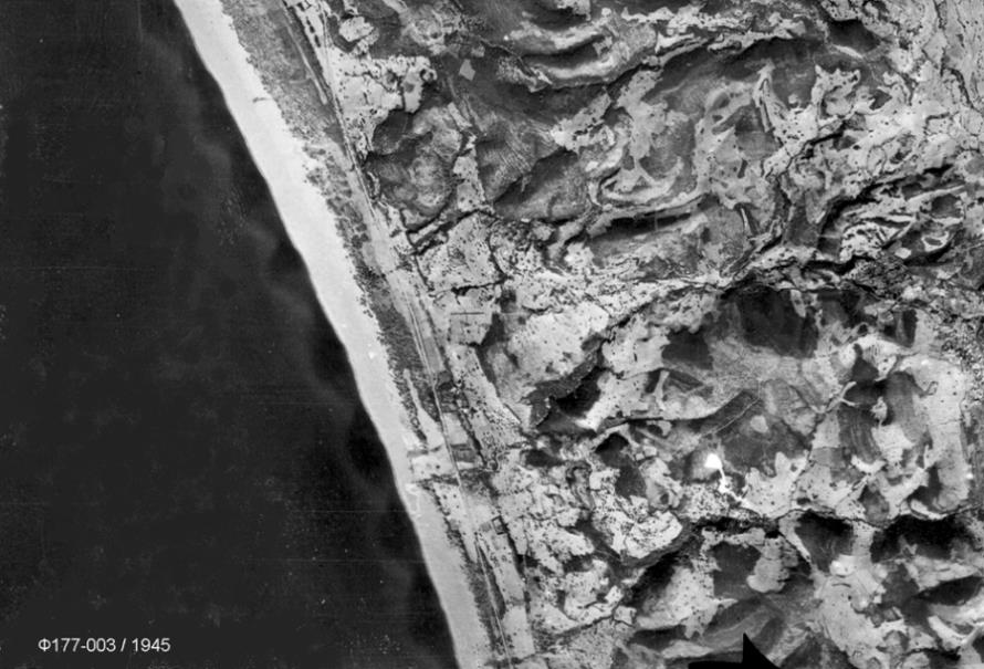Εικόνα 2.12: Τεταρτοσεληνοειδείς υποθαλάσσιες ράχες στον κεντρικό Κυπαρισσιακό κόλπο (Γκιώνης, 2001).