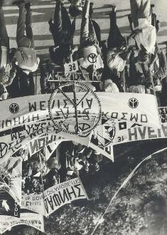 ΦΩΤΟ: ΑΣΚΙ Πάνω: Αριστερά, ξένες αντιπροσωπείες στη 2η Μαραθώνια Πορεία. Δεξιά, 2η Μαραθώνια Πορεία, 1964. Κάτω: 3η Μαραθώνια Πορεία, 1965.