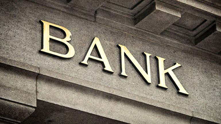 ΤΡΑΠΕΖΑ Τράπεζα ονομάζεται μία επιχείρηση, η οποία ασχολείται με χρηματικές και πιστωτικές συναλλαγές.