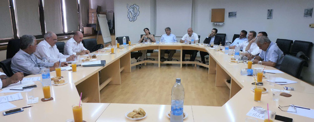η μεγάλη βιομηχανική βάση, το Διοικητικό Κέντρο και τα κεντρικά γραφεία πολυεθνικών και ημεδαπών επιχειρήσεων.