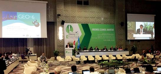 ENVIROTÉMA Slovenskú delegáciu viedol štátny tajomník MŽP Norbert Kurilla (na fotografii za predsedníckym stolom prvý zľava ) Životné prostredie pre Európu V gruzínskom meste Batumi sa 8. - 10.
