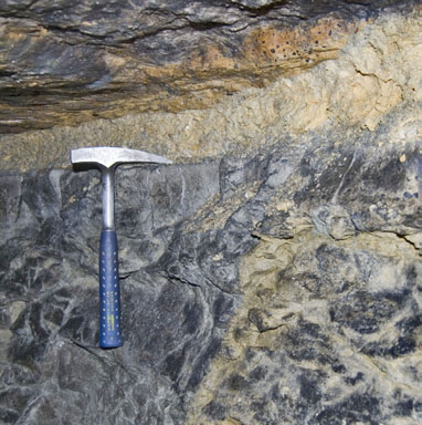 Geoloogias kui ajaloolises teaduses on oluline minevikusündmused õigesse järjekorda panna. Fragmentaarselt paljanduvate kivimikihtide alusel on see üsna keeruline.