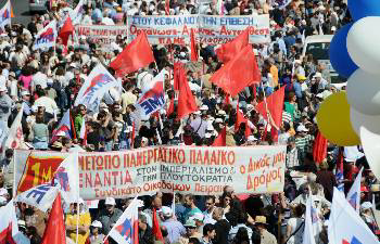 1. Η Ταξική Ανάλυση της Σηµερινής Κατάστασης Ποια είναι η ταξική ανάλυση της σηµερινής κατάστασης; Η Ελλάδα βρίσκεται υπερχρεωµένη ακόµη και µετά τη συµφωνία του PSI και το νέο δανεισµό των 130 δις