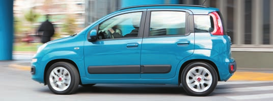 32 Πρώτο Θέμα Κυριακή 26 Φεβρουαρίου 2012 Το νέο Fiat Panda έχει όλες τις προδιαγραφές να συνεχίσει την επιτυχημένη πορεία του προκατόχου του ΟΔΗΓΟΥΜΕ ΤΟ «ΕΛΛΗΝΙΚΟ ΑΥΤΟΚΙΝΗΤΟ ΤΗΣ ΧΡΟΝΙΑΣ» FIAT PANDA