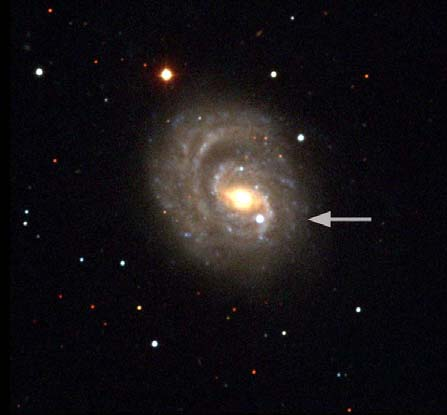 Chandrashekhar), είναι πάντα η ίδια και εποµένως µπορούν να χρησιµοποιηθούν για τον Σχήµα 6.α. Ο υπερκαινοφανής 999by στο γαλαξία NGC 284 Σχήµα 6.β.
