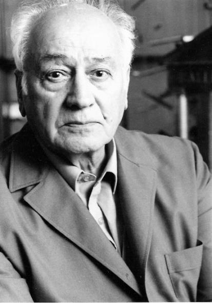 ΓΙΩΡΓΟΣ ΖΟΓΓΟΛΟΠΟΥΛΟΣ (1903-2004) Ο γλύπτης Γιώργος Ζογγολόπουλος γεννήθηκε στην Αθήνα το 1903 και σπούδασε στην Ανωτάτη Σχολή Καλών Τεχνών της Αθήνας.