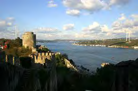 κατασκεύασε στις ευρωπαϊκές ακτές του Βοσπόρου φρούριο (Ρούμελη - Χισάρ) η Πόλη