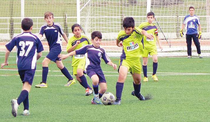 sporttime ΠΑΡΑΣΚΕΥΗ 9 ΙΑΝΟΥΑΡΙΟΥ 2015 SPORTS 35 Παιχνίδια για όλα τα γούστα Επαναρχίζει σήμερα το πρωτάθλημα με πολύ σημαντικούς αγώνες ΒΟΛΕΪ ΑΝΔΡΩΝ Ξαναρχίζει σήμερα η δράση στο πρωτάθλημα ανδρών
