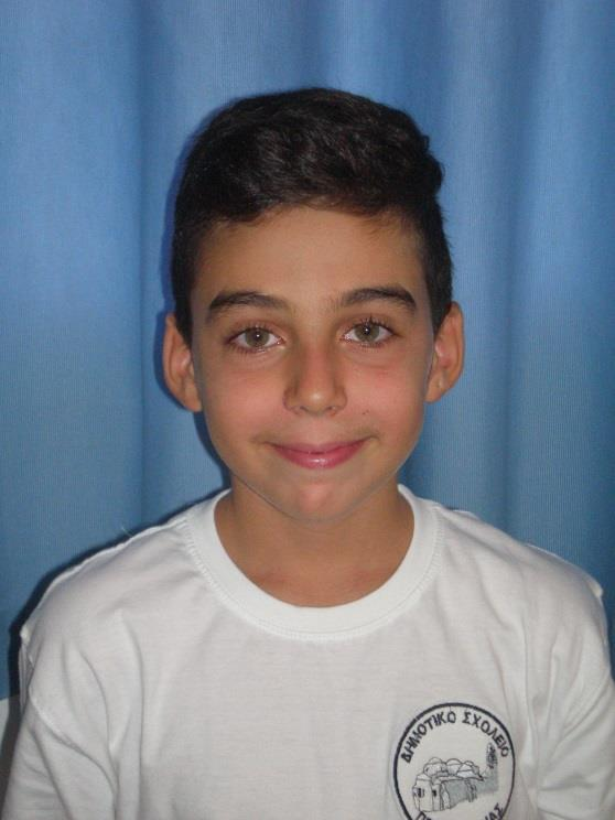 Γεια σας είμαι ο Αντώνης. Μένω στην Περιστερώνα. Είμαι 10 χρονών και το σχολείο μου είναι το Δημοτικό Σχολείο Περιστερώνας.