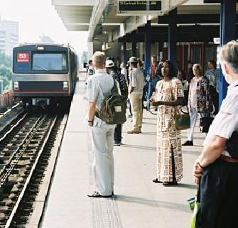 Meranie kvality atmosféry Ak cestujete ráno autobusom, ľudia často vyzerajú unavene. Prečo? Je to preto že musia ísť do školy alebo do práce? Alebo je to kvôli niečomu inému.