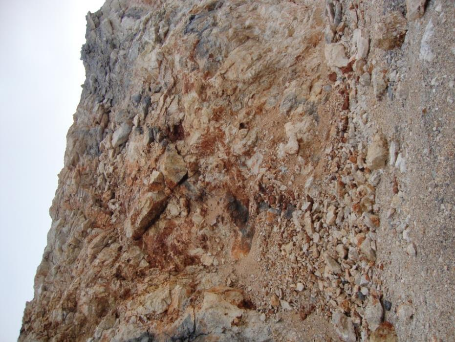 4.2 Δειγματοληψία Η δειγματοληψία πραγματοποιήθηκε στο λατομείο παραγωγής αδρανών υλικών της εταιρίας ΛΑΧΟΡ Α.Ε. στην περιοχή Χορδακίου στο ακρωτήρι Χανίων.