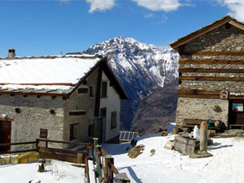 Rifugio alpino Daniele Arlaud Parco Naturale del Gran Bosco di Salbertrand Alpine Track stopping