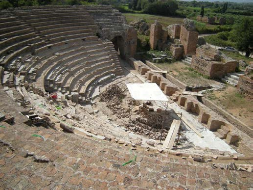 Ωδείο της Νικόπολης 15 Το ωδείο της Νικόπολης Το ωδείο ή μικρό θέατρο κατασκευάστηκε τον 1 ο αι. μ.χ. και χρησιμοποιήθηκε μέχρι το 2 ο μισό του 3 ου αι. μ.χ. Είχε χωρητικότητα περίπου 1000 ατόμων και προοριζόταν κυρίως για μουσικές εκδηλώσεις.
