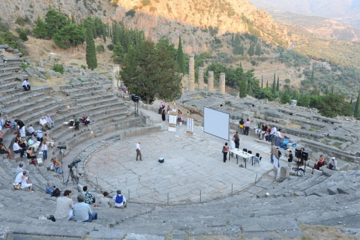 Τα 6 γνωστότερα αρχαία θέατρα της Ελλάδας Το Αρχαίο θέατρο της Επιδαύρου Χτίστηκε το 340 π.χ. Το θέατρο της Επιδαύρου βρίσκεται στο νοτιοανατολικό άκρο του ιερού που ήταν αφιερωμένο στο θεραπευτή θεό της αρχαιότητας, τον Ασκληπιό.