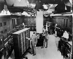 Πέραν της αξιοπιστίας του, ο ENIAC αντιμετώπιζε σοβαρό πρόβλημα και με τη διαδικασία προγραμματισμού του.