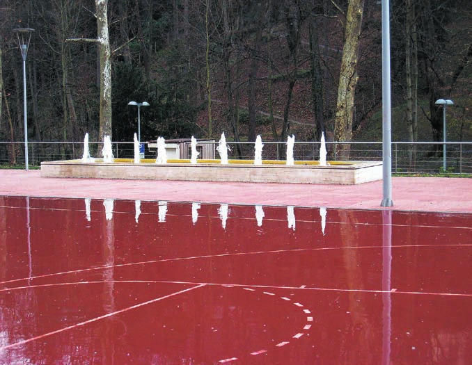 Slika 15. Obnovljena na u Stjepana RadiÊa (snimio R. Karleuπa) Slika 16. Malo poznata kod KB Dubrava (snimio R. Karleuπa) Slika 17. Fontana nad garaæom na koπarkaπkom igraliπtu Tuπkanac (snimio R.