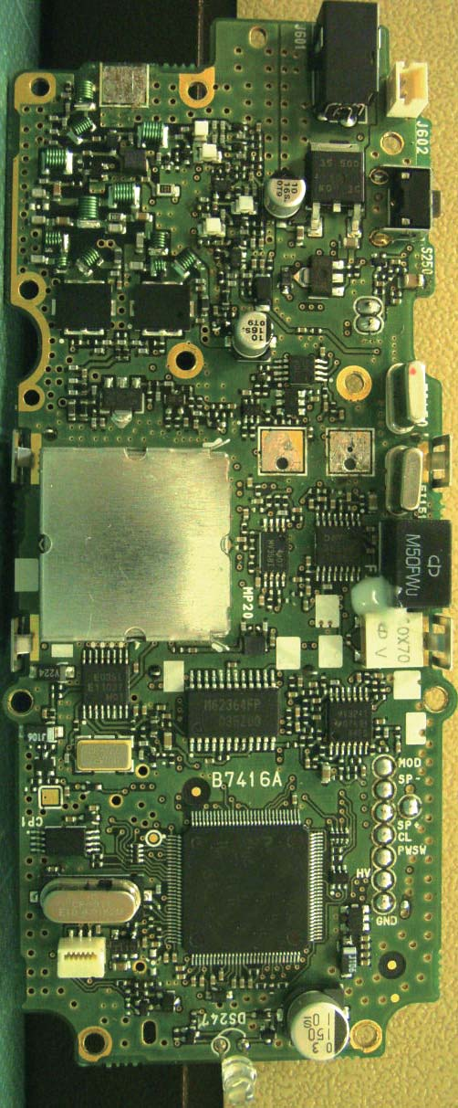 MAN UNT (BTTM VEW) WET SENSNG JACK (J0) V REGULATR (C0) TX PWER AMP (Q) CHARGNG CNTRL SW (Q0) TX PWER AMP (Q) AF PWER AMP (C) PRE-DRVE AMP (Q) ST F FLTER (F0) ST F FLTER (F) VC PLL C (C) F DEMDULATR