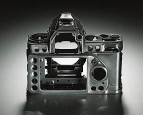 Η δημιουργικότητα σε νέα διάσταση: μια αρμονική μείξη κυρίαρχης εικόνας και ελαφριάς κίνησης Αυθεντικός σχεδιασμός Nikon SLR: η πιο ευέλικτη από τις D-SLR με φορμά FX Εξωτερικά, η Df διαθέτει όλες